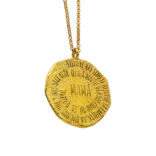 El mejor Regalo para el Día de la Madre: Descubre el Collar “Mamá” de Vananalo